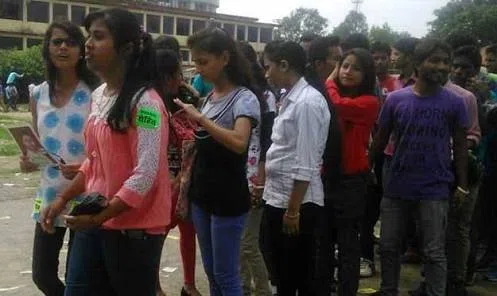 सत्ता के अहंकार में रोजगार पर युवाओं के साथ मजाक