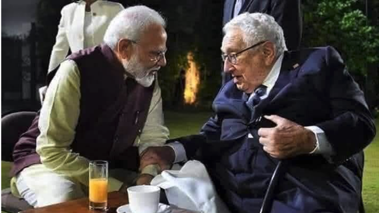 मोदी संग किसिंजर यानी नीच संग कीच 